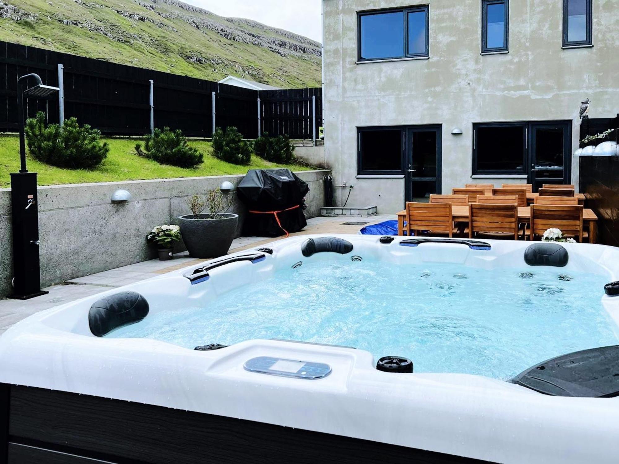Stunning Ocean View Penthouse Apartment Oravik Kültér fotó