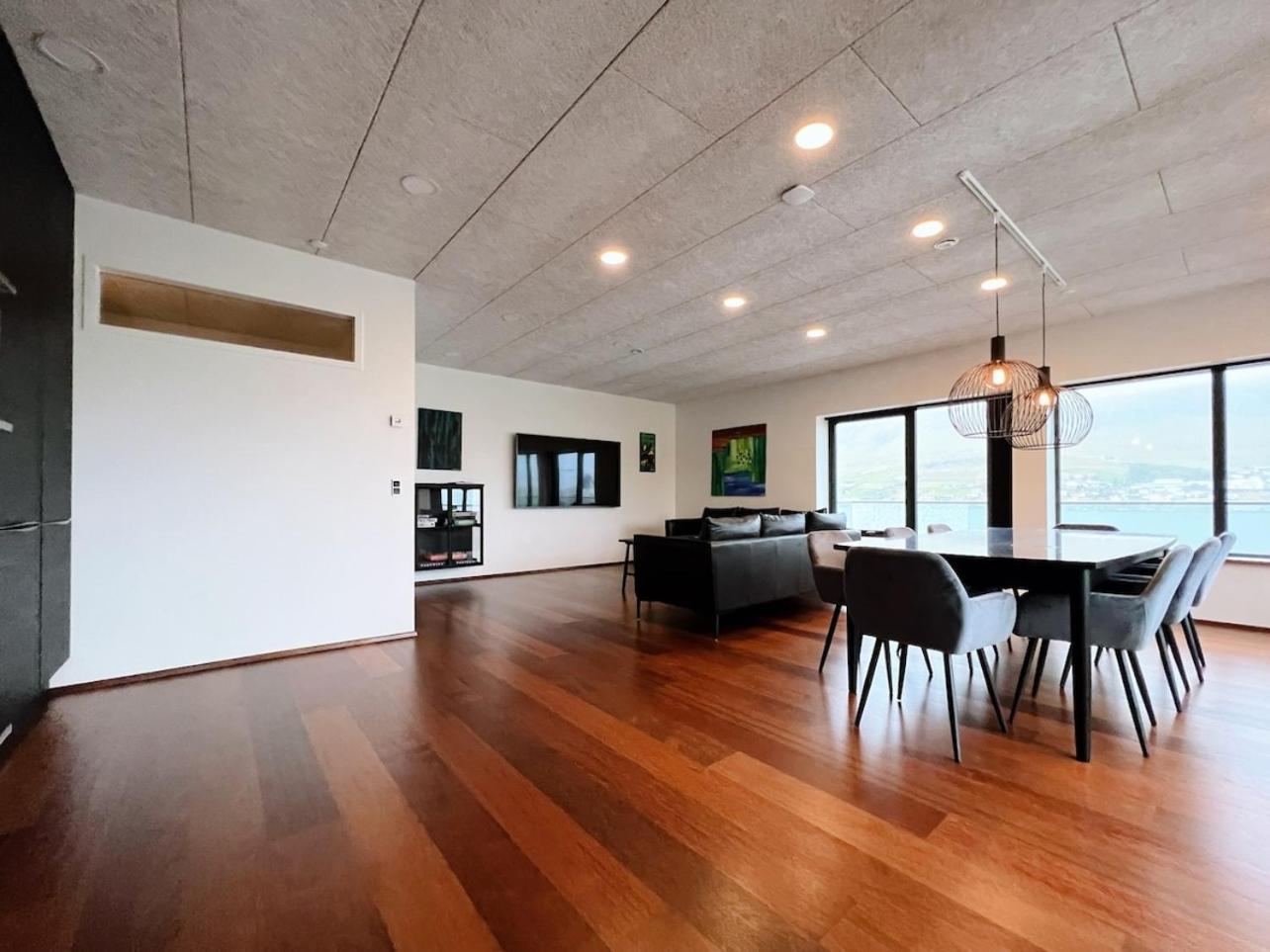Stunning Ocean View Penthouse Apartment Oravik Kültér fotó
