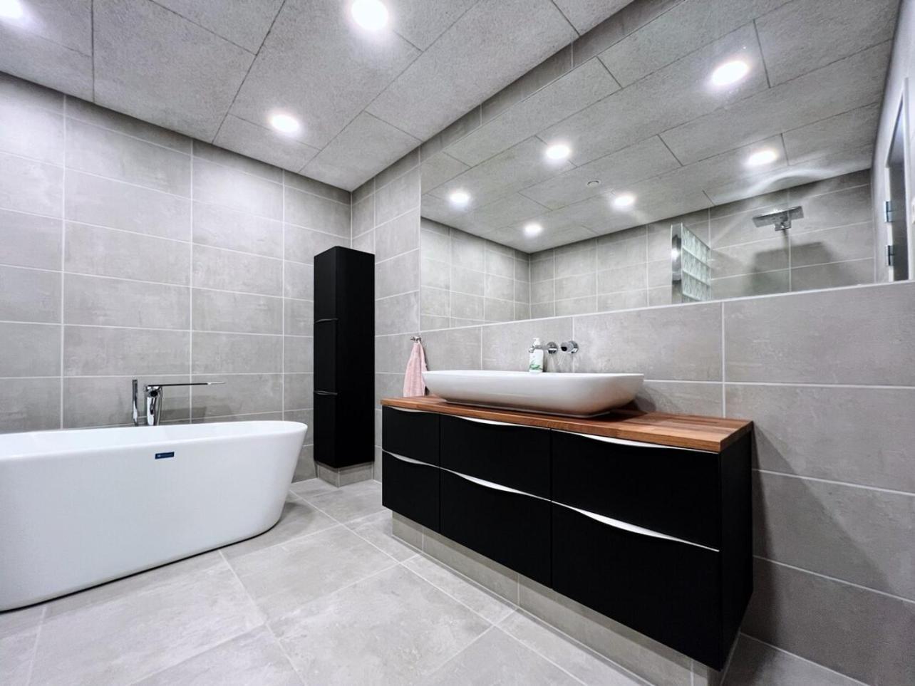 Stunning Ocean View Penthouse Apartment Oravik Kültér fotó