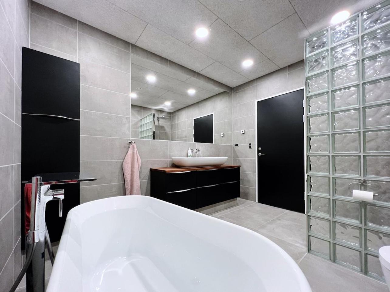 Stunning Ocean View Penthouse Apartment Oravik Kültér fotó